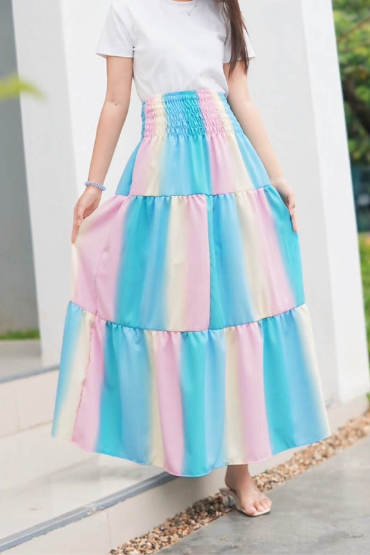 Jupe longue bohémienne à étages à taille smockée à prix grossiste - fashion bleu rose