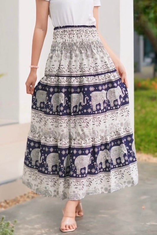 Jupe longue bohémienne à étages à taille smockée à prix grossiste - éléphant bleu blanc
