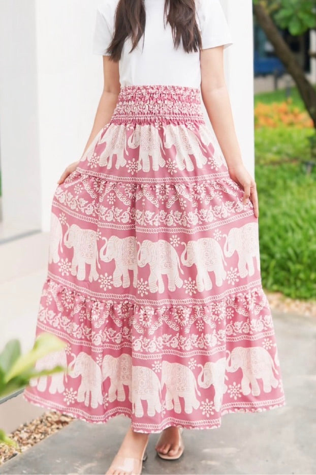 Jupe longue bohémienne à étages à taille smockée à prix grossiste - éléphant rose
