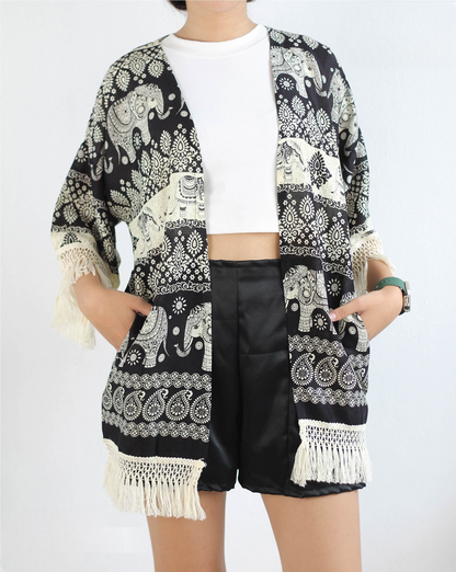 Kimono bohème femme à franges tressées léger et fluide en viscose noir - motif éléphant